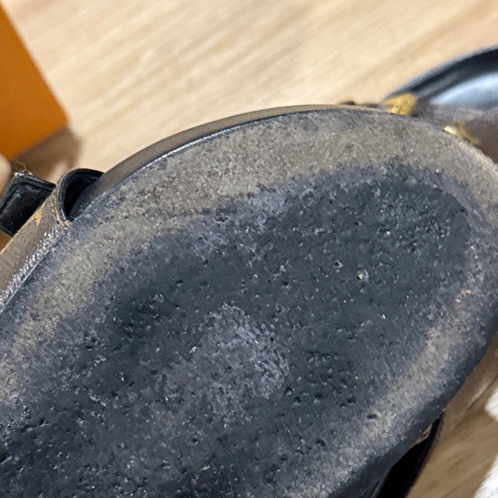 Louis Vuitton Flat Mule - Picture 9 of 16